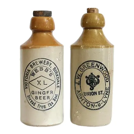 ヴィクトリア朝時代　ジンジャービアストーンウェア　　イングランド　アンティーク Antique Ginger Beer Bottles | Picture Perfect Kitchen Designs